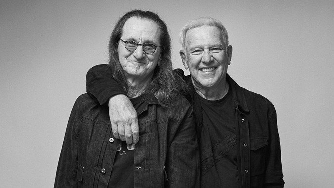 Os cofundadores do Rush, Geddy Lee e Alex Lifeson, celebram a volta aos palcos com a turn&ecirc; "Fifty Something". -  (crédito:  Richard Sibbald)