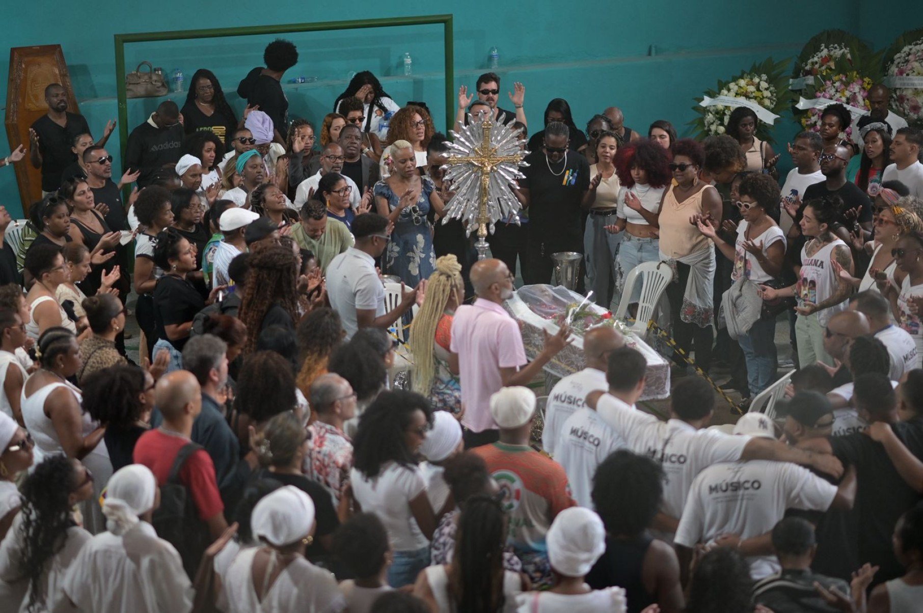 Em 2021, Adriana lan&ccedil;ou seu &aacute;lbum de estreia como cantora solo, "Minha verdade". Ela cresceu na comunidade Pedreira Prado Lopes e construiu sua carreira em torno da viv&ecirc;ncia no local-Leandro Couri/EM/D.A.Press