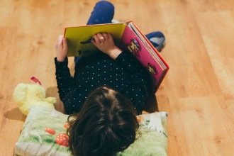 Como incentivar a linguagem e a leitura nos seus filhos?