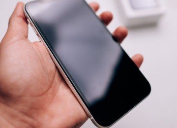 Entenda as melhores formas de dar um novo uso ao seu iPhone antigo ao fazer um upgrade para um modelo mais recente. -  (crédito: Luis Quintero/ Pexels)