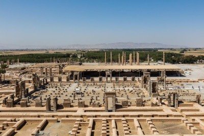 <p>O Irã, herdeiro da antiga Pérsia, guarda tesouros que atravessam milênios e que hoje são reconhecidos pela UNESCO como Patrimônios da Humanidade. Esses sítios, que vão de cidades históricas a paisagens naturais, revelam a diversidade cultural e a engenhosidade de um povo que marcou a civilização.</p>
 -  (crédito: Diego Delso wikimedia commons)