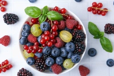 Berries, ricas em antocianinas, s&atilde;o exemplos de pigmentos naturais que a ind&uacute;stria busca para substituir aditivos artificiais. -  (crédito: @africa-images)