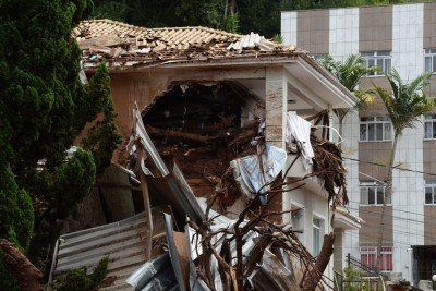 Casa destruída em consequência das fortes chuvas na Rua Engenheiro Murilo Miranda de Andrade, Bairro Paineiras, em Juiz de Fora -  (crédito: Túlio Santos/EM/d.A. Press)