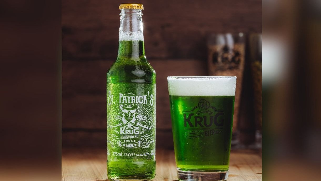 A Krug Bier preparou uma cerveja verde especial, como a da imagem, para as celebra&ccedil;&otilde;es do St. Patrick's Day em Belo Horizonte. -  (crédito: Jo&atilde;o Couto)