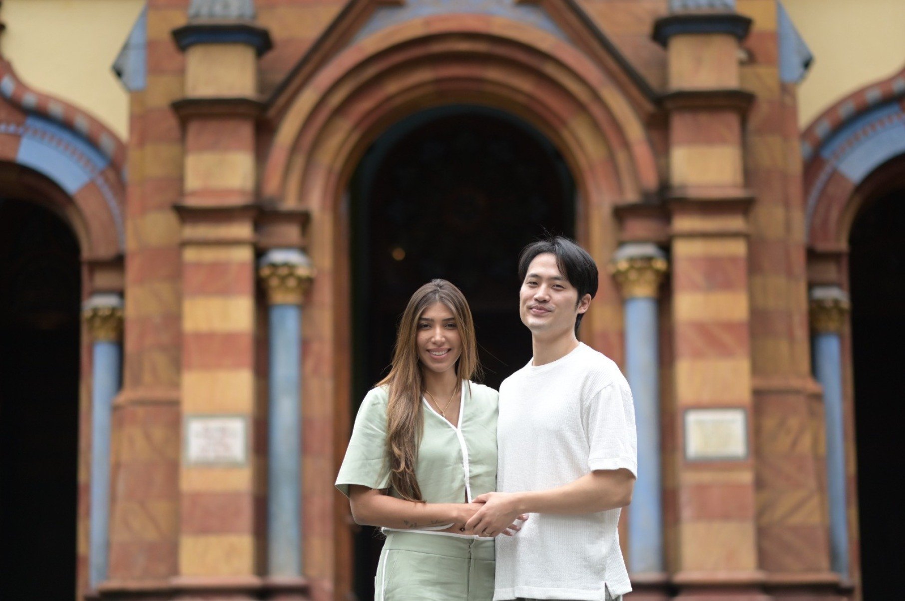 O que começou com um match em um aplicativo se tornou o ponto de partida para uma história que sairia do virtual direto para as telas. 