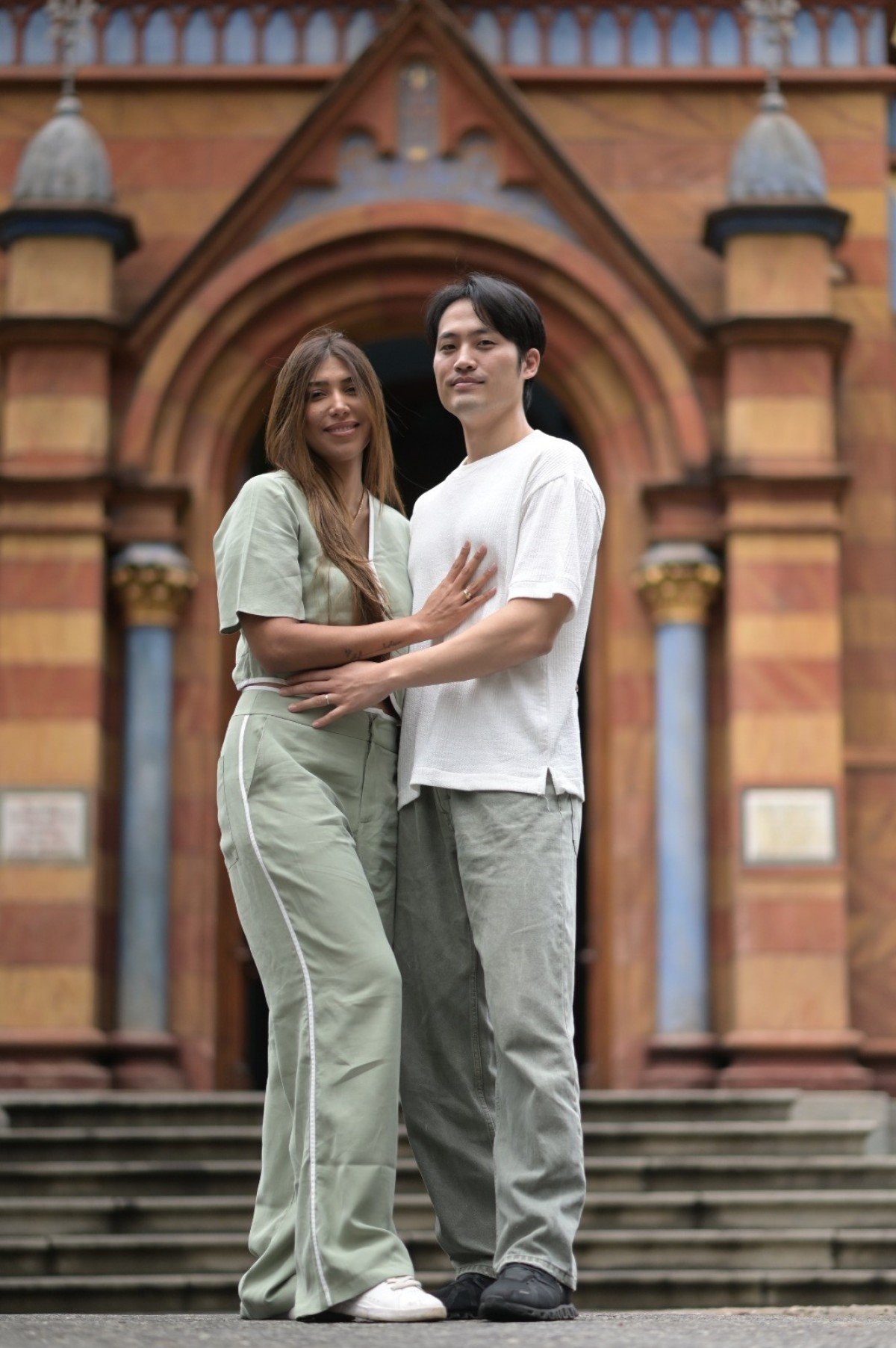 O reality levou cinco brasileiras — Camila, Katy, Luanny, Mariana e Morena —, em diferentes estágios de relação à distância, para a Coreia do Sul, onde algumas delas já estiveram visitando seus amados, para descobrir se suas relações sobreviveriam às expectativas e às diferenças culturais.