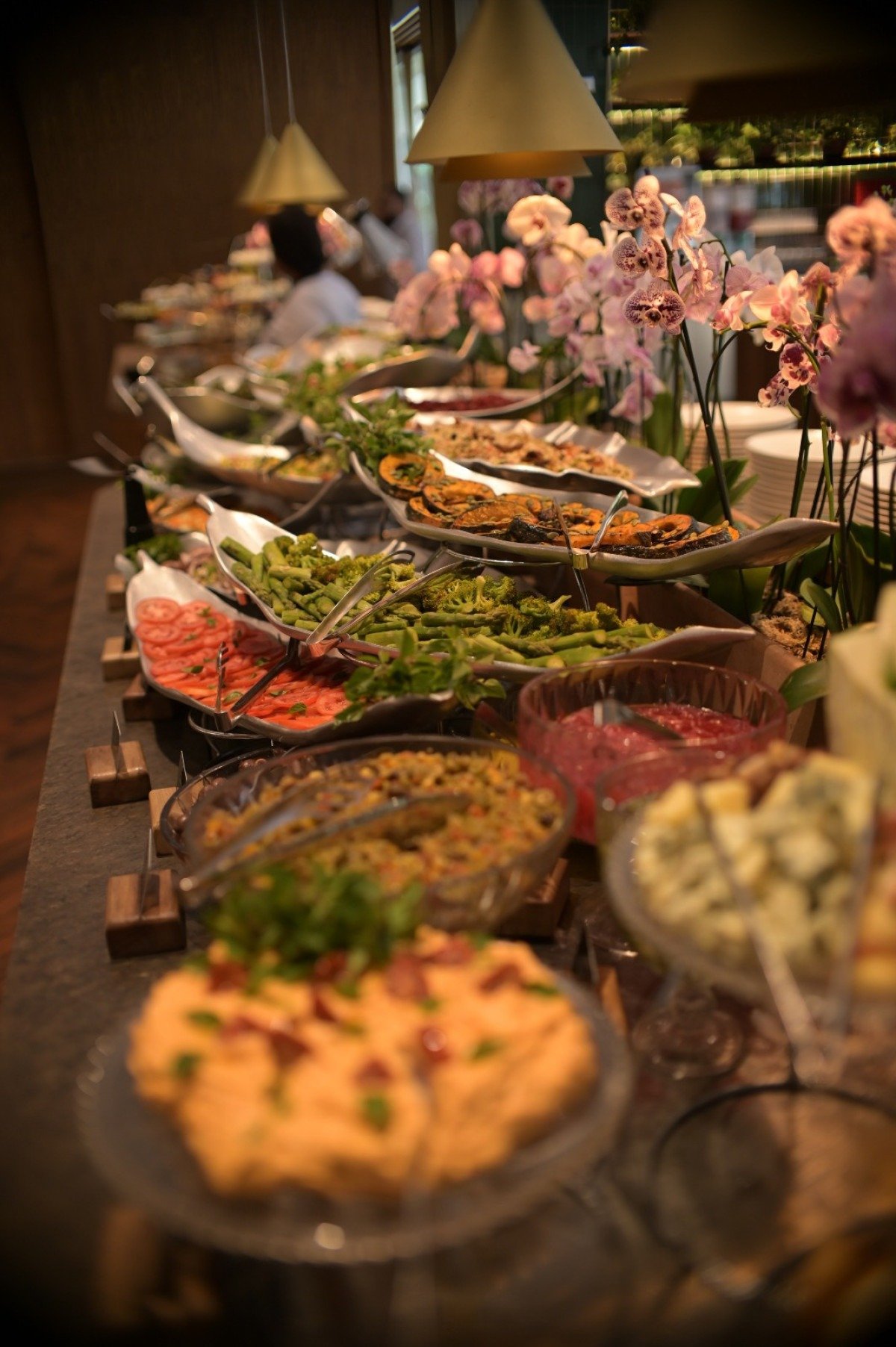 O buf&ecirc; exige uma enorme variedade de pratos