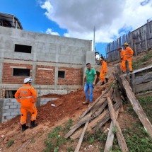 Homem morre depois de ser soterrado durante escavação em obra em Ervália - CBMMG