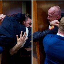 Manifestante é retirado à força do Capitólio e sofre fratura no braço - AFP