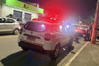 Após o crime, o suspeito fugiu em uma motocicleta conduzida por um primo -  (crédito: Reprodução/Redes Sociais)