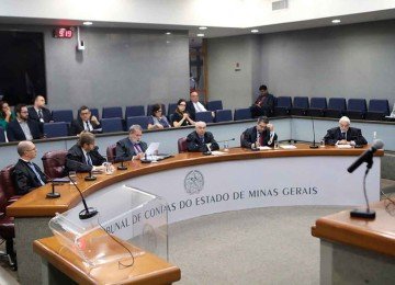 Pleno do TCE-MG: entre os 52 empossados desde a fundação da Corte de Contas, em 1935, há apenas uma mulher -  (crédito: TCE/DIVULGAÇÃO)