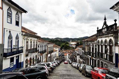 <p>A Rua Conde de Bobadela, que fica no centro histórico de Ouro Preto, em Minas Gerais, está na lista das seis ruas mais belas do mundo. E um dos destaques é o casario em estilo colonial português. </p>
 -  (crédito:  Flickr Pedro Vilela)