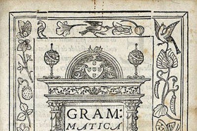 <p>Quase 300 milhões de pessoas no mundo têm o português como idioma oficial.  São 9 os países lusófonos: Portugal, Brasil, Moçambique, Angola, Cabo Verde, Guiné-Bissau, São Tomé e Príncipe, Timor-Leste e Guiné Equatorial. O Brasil, com 215 milhões de falantes, é o país com a maior população de língua portuguesa.</p>
 -  (crédito: João de Barros Domínio Público)