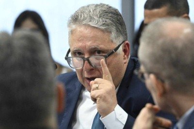 TJ manda Garotinho apagar postagem com ataque pessoal a secretária estadual -  (crédito: Foto: Carlos Moura/Agência Senado)