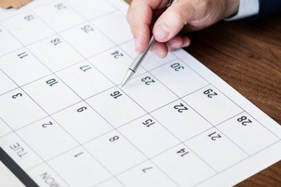 Um calend&aacute;rio anual ajuda na organiza&ccedil;&atilde;o financeira, essencial para o planejamento das datas-limite de pagamento dos sal&aacute;rios. -  (crédito: Freepik)