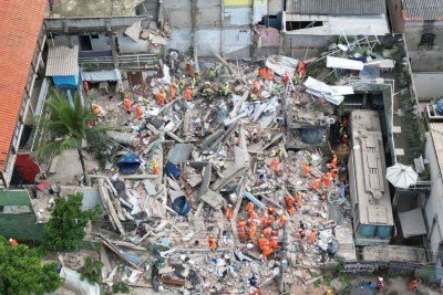 Desabamento de lar de idosos deixa vítimas no Bairro Jardim Vitória, em BH -  (crédito: Leandro Couri/EM/D.A Press)