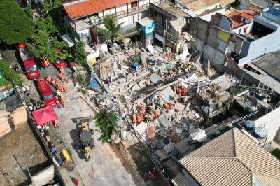 Desabamento de lar de idosos deixa vítimas no Bairro Jardim Vitória, em BH -  (crédito: @Estev4m)