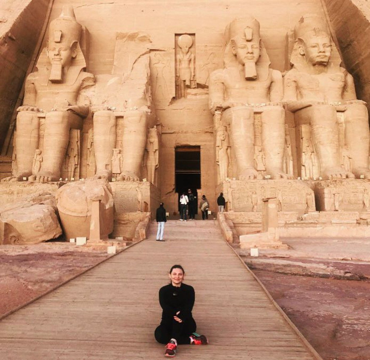 Empres&aacute;ria do ramo de turismo, ela j&aacute; fez v&aacute;rias viagens para o Oriente M&eacute;dio. No Egito,visitou o complexo arqueol&oacute;gico Abul Simbel