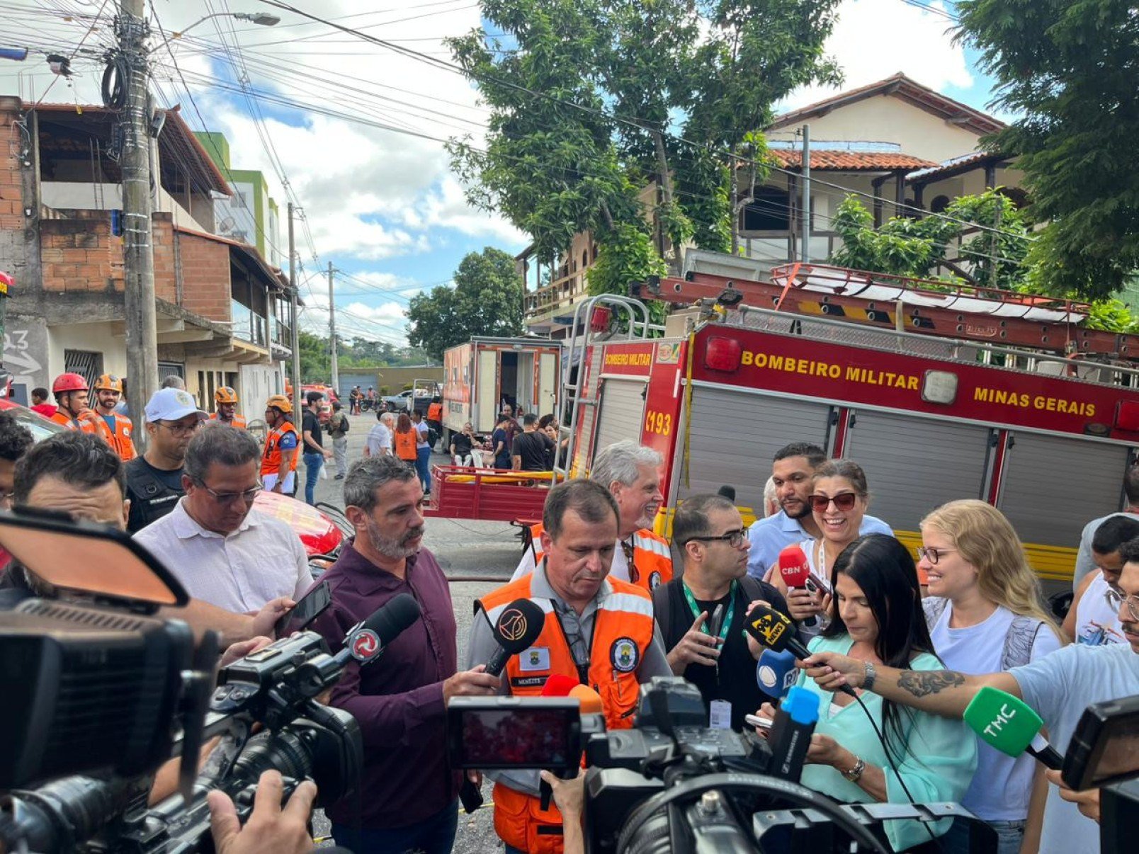 Casa de repouso Pró-Vida, no Bairro Jardim Vitória, na Região Nordeste de Belo Horizonte (MG), desaba na madrugada desta quinta-feira (5/3) e deixa pelo menos um morto-Edésio Ferreira/EM/DA Press