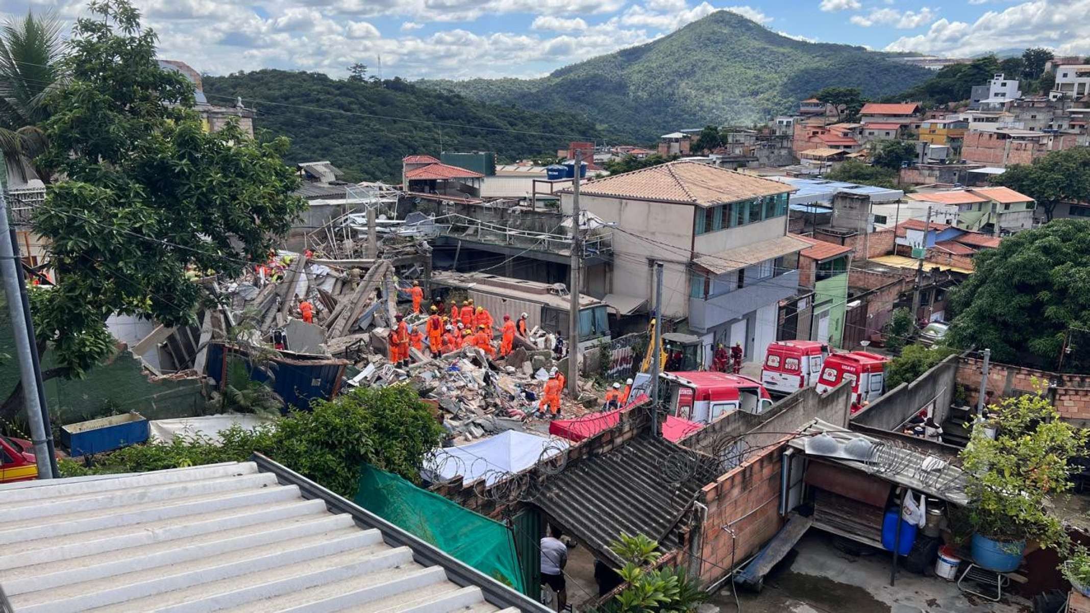 Desabamento de lar de idosos deixa vítimas no Bairro Jardim Vitória, em BH-Edésio Ferreira/EM/D.A Press