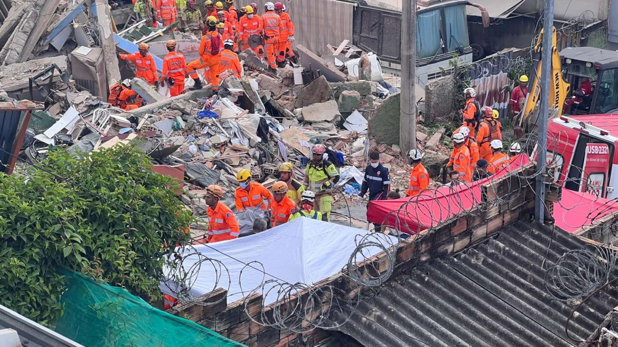 Desabamento de lar de idosos deixa vítimas no Bairro Jardim Vitória, em BH-Edésio Ferreira/EM/D.A Press