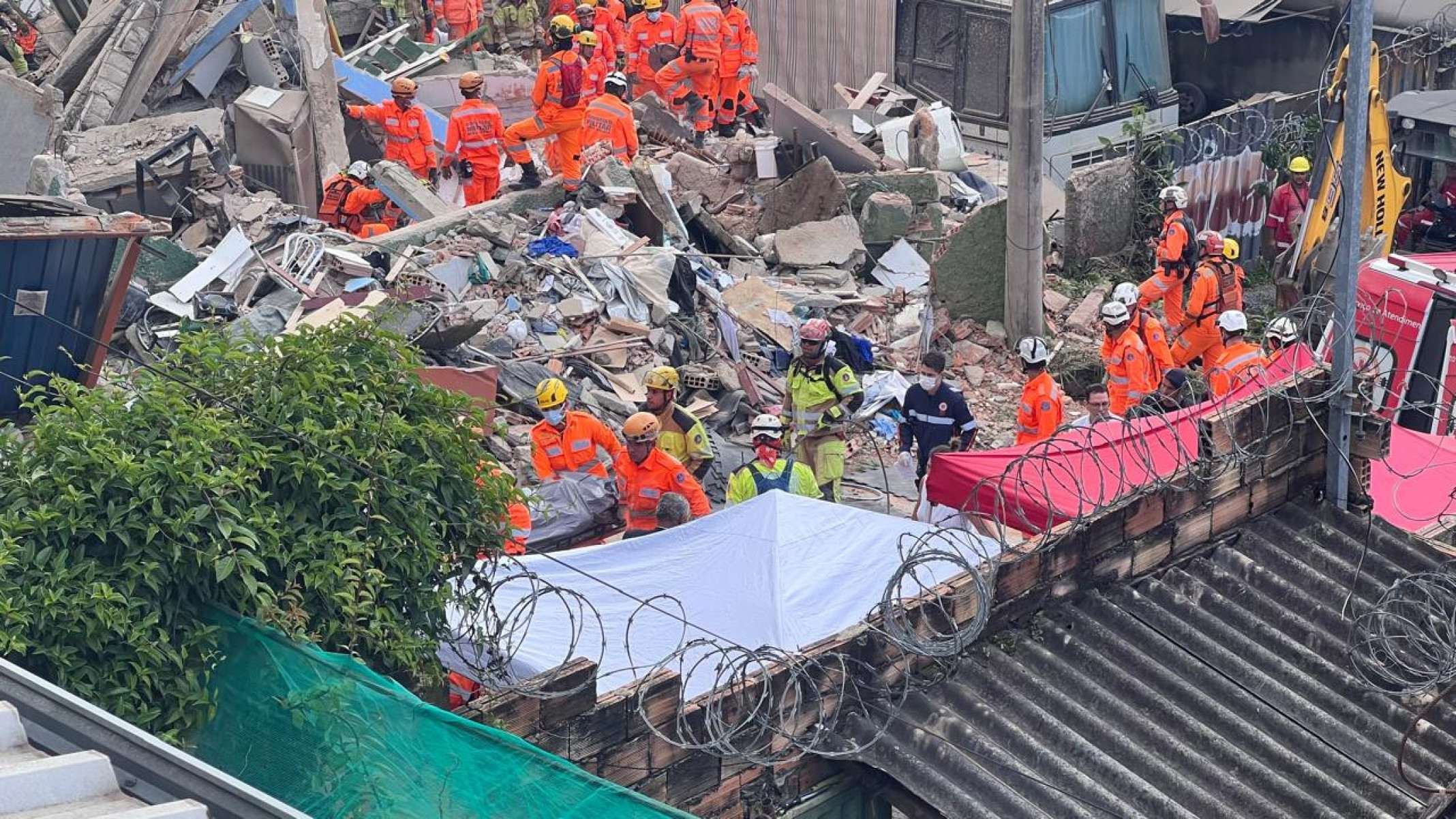 Desabamento de lar de idosos deixa vítimas no Bairro Jardim Vitória, em BH-Edésio Ferreira/EM/D.A Press