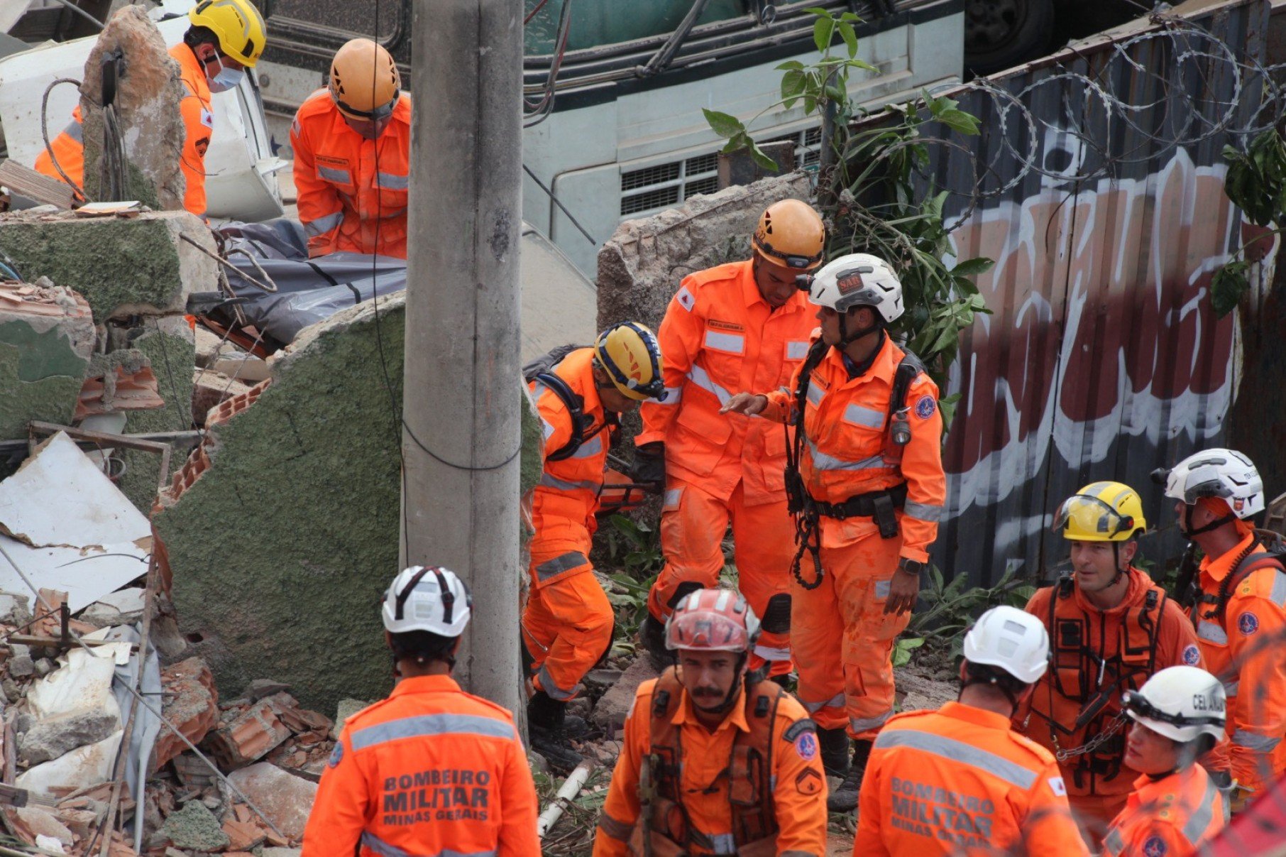 Desabamento de lar de idosos deixa vítimas no Bairro Jardim Vitória, em BH-Edésio Ferreira/EM/D.A Press