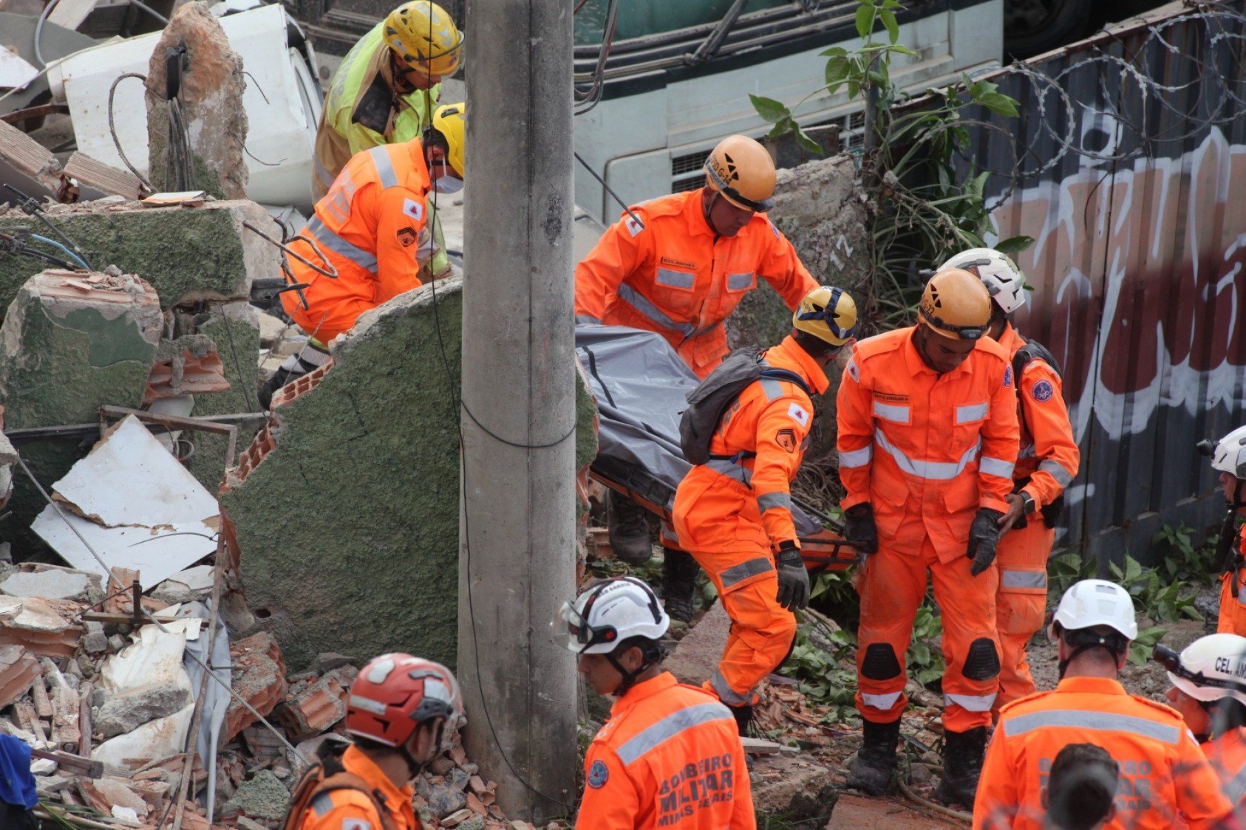 Desabamento de lar de idosos deixa vítimas no Bairro Jardim Vitória, em BH-Edésio Ferreira/EM/D.A Press