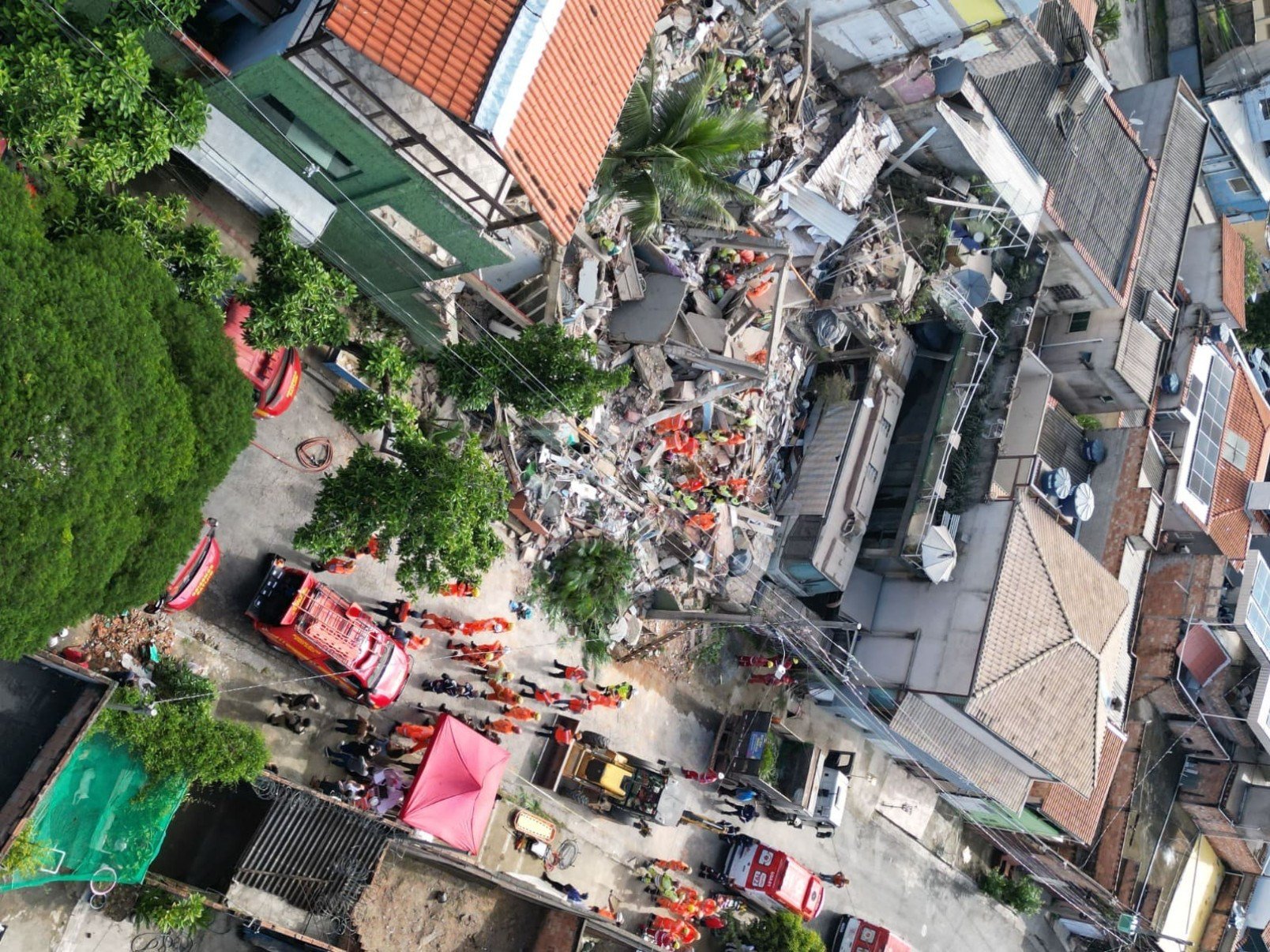 Desabamento de lar de idosos deixa vítimas no Bairro Jardim Vitória, em BH