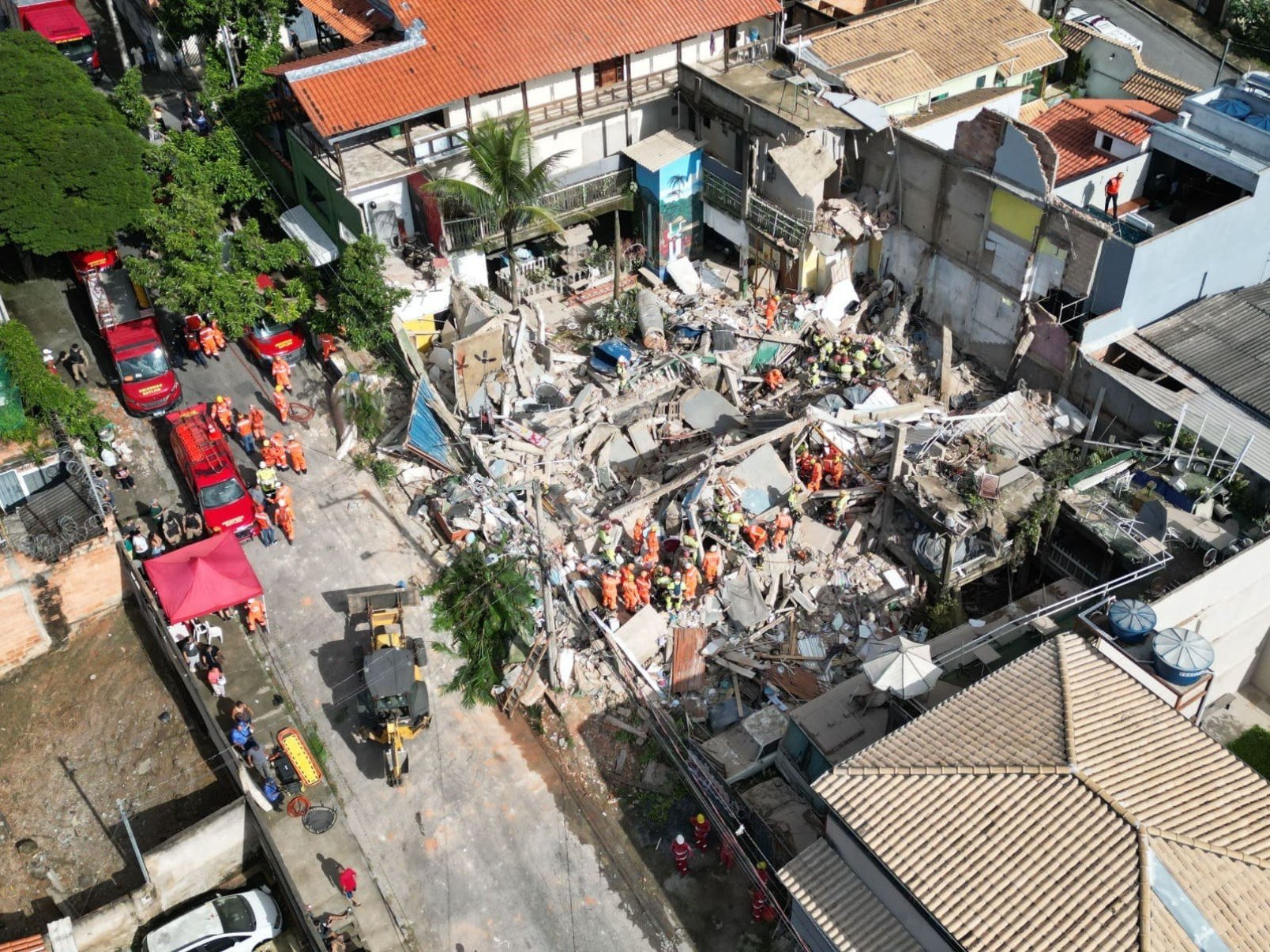 Desabamento de lar de idosos deixa vítimas no Bairro Jardim Vitória, em BH