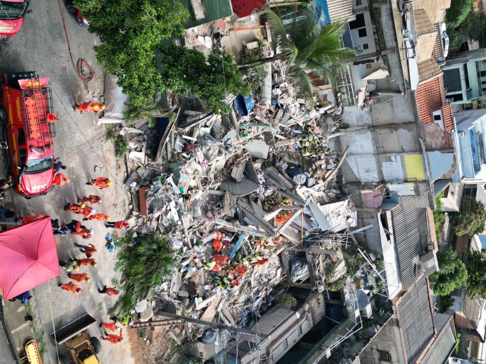 Desabamento de lar de idosos deixa vítimas no Bairro Jardim Vitória, em BH