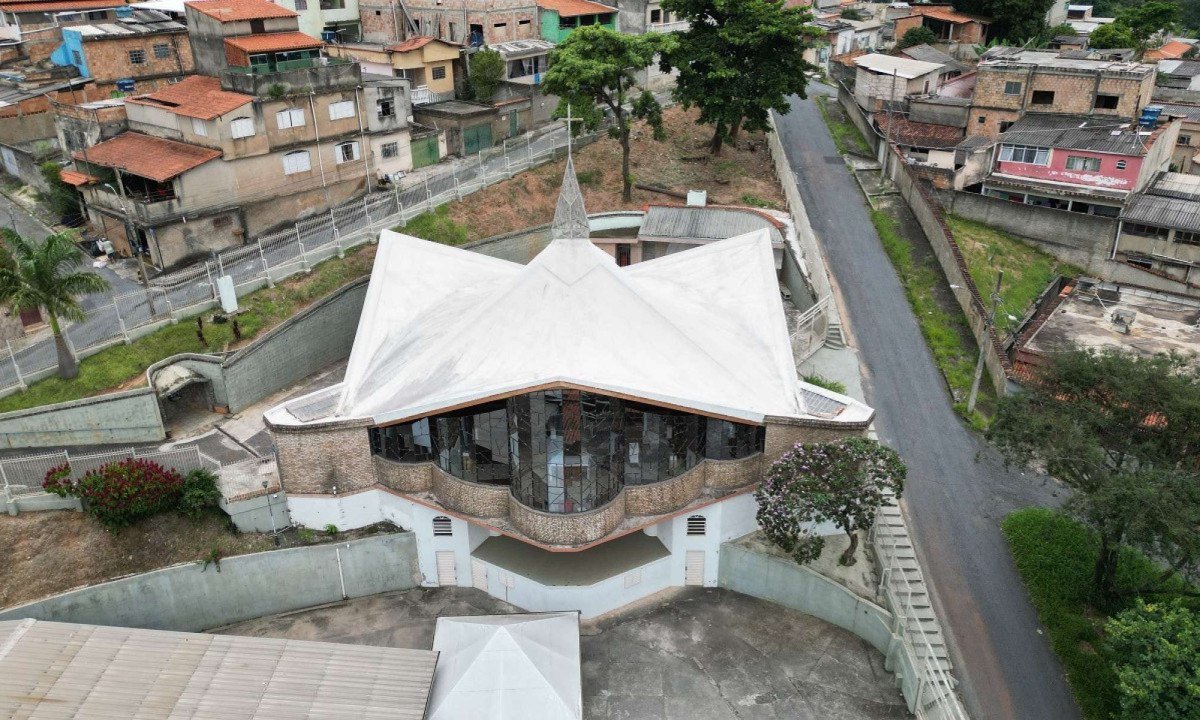 Igreja S&atilde;o Dimas, no Vale do Jatob&aacute;, no Barreiro, em BH     