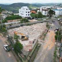 Igreja de quatro décadas é demolida no Barreiro por problemas estruturais - Leandro Couri/EM/D.A Press