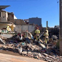 BH: bombeiros são aplaudidos após retirada da última vítima de desabamento - Edésio Ferreira/EM/DA Press