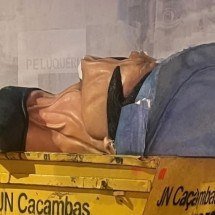 Não pagou o aluguel? Cabeça gigante do Seu Madruga é vista no lixo em BH - Redes Sociais