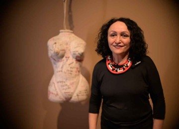 Marlene Barros comandou visita guiada à sua exposição, aberta na última quarta, em BH -  (crédito:  Leandro Couri/EM/D.A.Press)