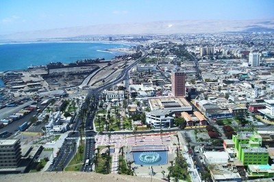 <p>A cidade mais seca do mundo é Arica, no Deserto do Atacama. Fica na região de Arica e Parinacota, no extremo norte do Chile. Veja peculiaridades desse local tão chamativo, onde as pessoas precisam se adaptar à falta de umidade no dia a dia. </p>
 -  (crédito: Heretiq - Wikimédia Commons)