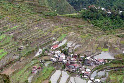 <p>Um lugar conhecido como “terraços de arroz de Banaue” é tão impressionante que já foi chamado de “Oitava Maravilha do Mundo”. Situado nas Filipinas, chama atenção e encanta.</p>
 -  (crédito:  Phlheritage/Wikimédia Commons)