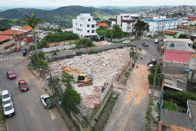 Igreja é demolida por danos estruturais no Barreiro, em BH
     -  (crédito: Leandro Couri/EM/D.A Press)