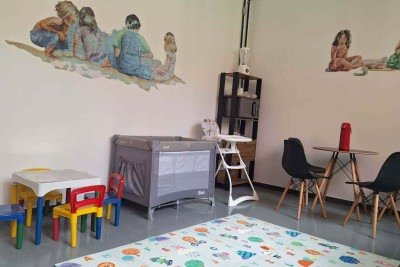 Sala de cuidados parentais na Faculdade de Filosofia e Ci&ecirc;ncias Humanas (Fafich), no Campus Pampulha em Belo Horizonte  -  (crédito: Divulga&ccedil;&atilde;o/ UFMG)