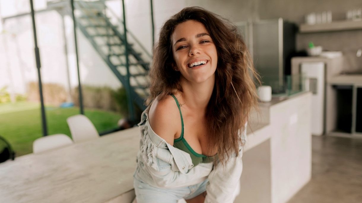 A pesquisa aponta que mulheres solteiras, entre 26 e 35 anos, encontram felicidade e autoconhecimento em sua autonomia. -  (crédito: FreePik)