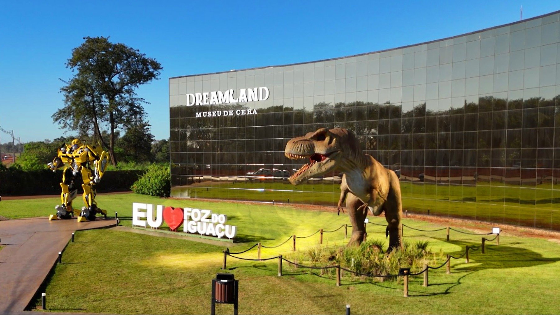 O Dreams Park Show, com seu Museu de Cera e Vale dos Dinossauros, &eacute; uma das atra&ccedil;&otilde;es cobertas ideais para aproveitar Foz do Igua&ccedil;u. -  (crédito: Divulga&ccedil;&atilde;o / Dreams Park Show)