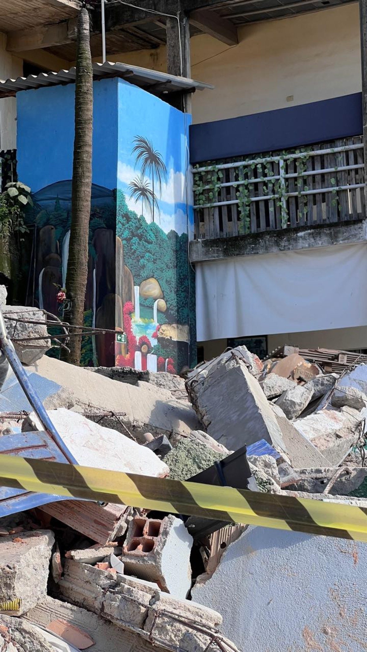 Um dia depois após desabamento de lar de idosos em Belo Horizonte, bombeiros são aplaudidos por retirar corpos de todas as vítimas