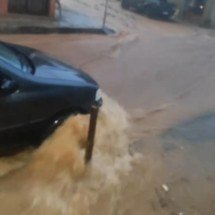 Chuva invade casas e derruba muro em ocupação em BH - Reprodução/Redes Sociais