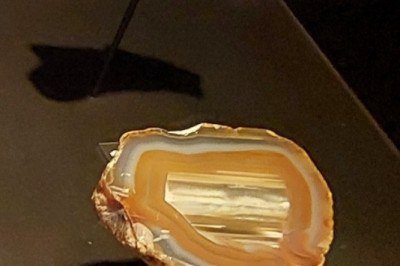 <p>A ágata é uma variedade de quartzo do grupo das calcedônias, composta por finas camadas de sílica. Com uma beleza que rende delicados adornos e joias, sua principal característica são os padrões de faixas coloridas. </p>
 -  (crédito: Arquivo pessoal Mônica Sá )