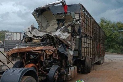 Em Jo&atilde;o Monlevade, a colis&atilde;o aconteceu entre uma carreta que transportava bois, um caminh&atilde;o ba&uacute; e outra carreta conhecida como "cebol&atilde;o" 
 -  (crédito: Reprodu&ccedil;&atilde;o CBMMG)