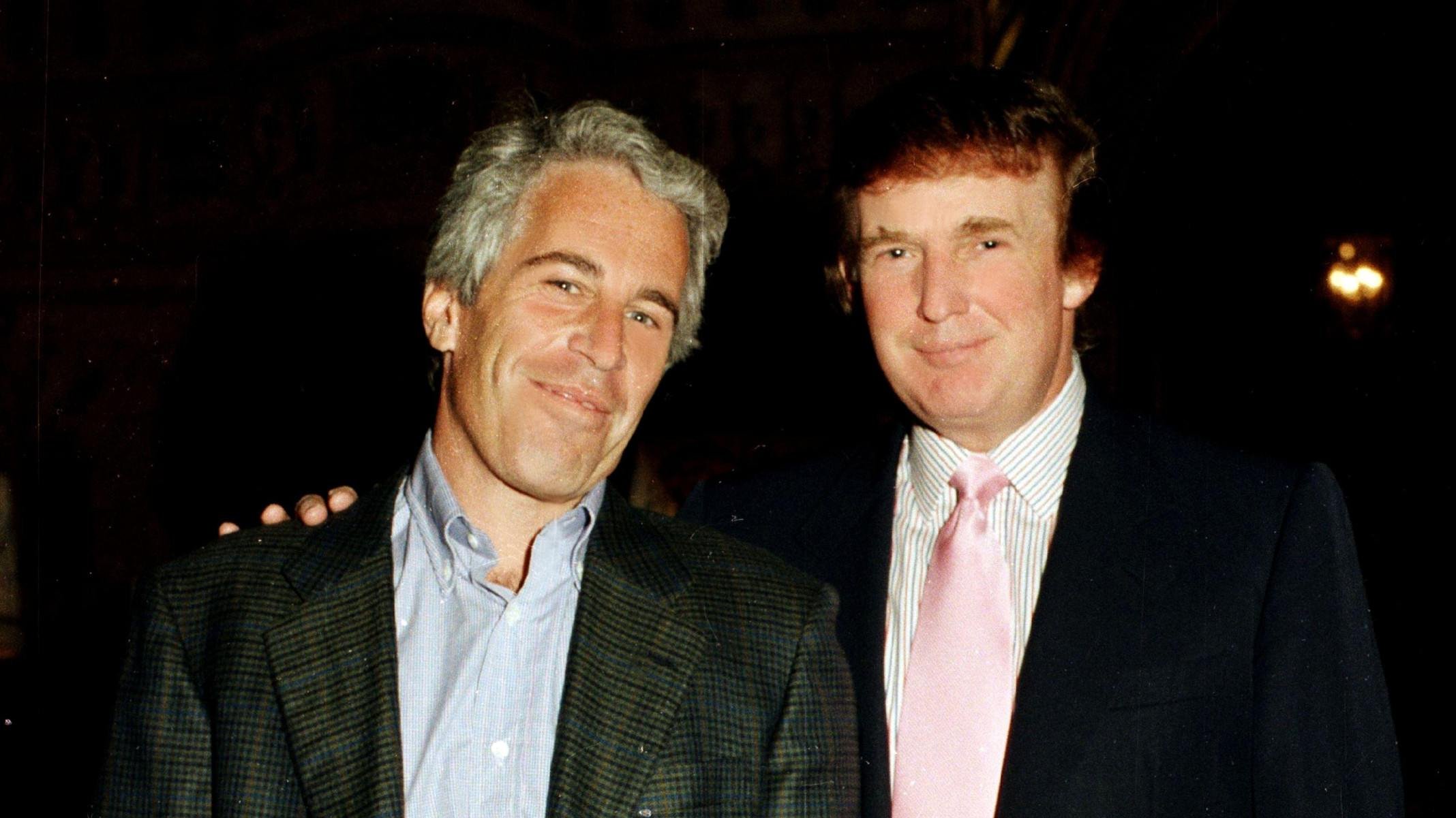Governo dos EUA divulga arquivos do caso Epstein com acusações contra Trump que estavam sob sigilo -  (crédito: BBC)