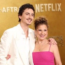  Gafe de Timothée Chalamet continua rendendo. Tem até mãe no meio... -  Patrick T. Fallon/AFP