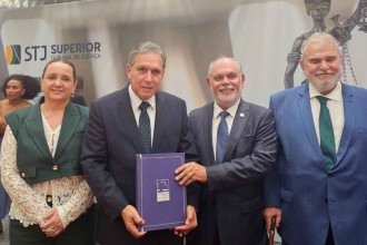 NOITE DE AUTÓGRAFOS NO STJ