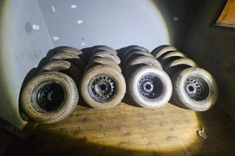 Após a ação, a vítima foi deixada em uma avenida, sem o celular -  (crédito: Reprodução/PMMG)